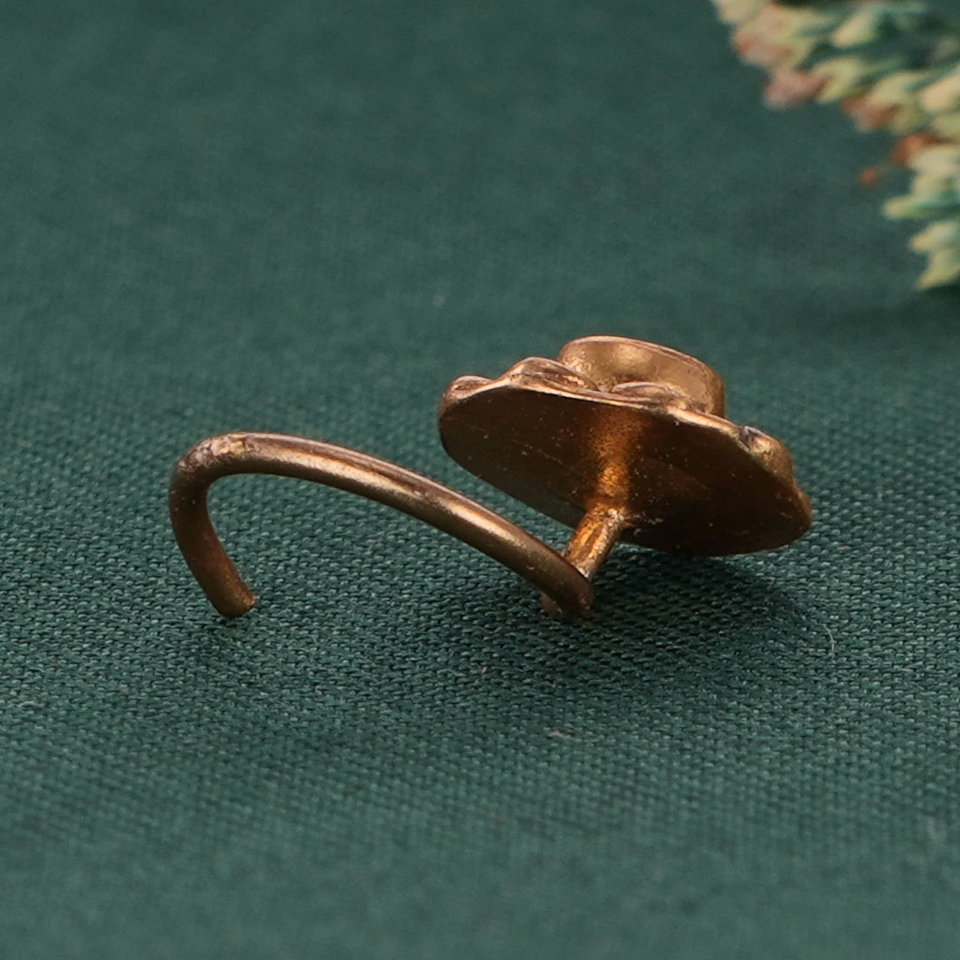 Anushi Nose Pin