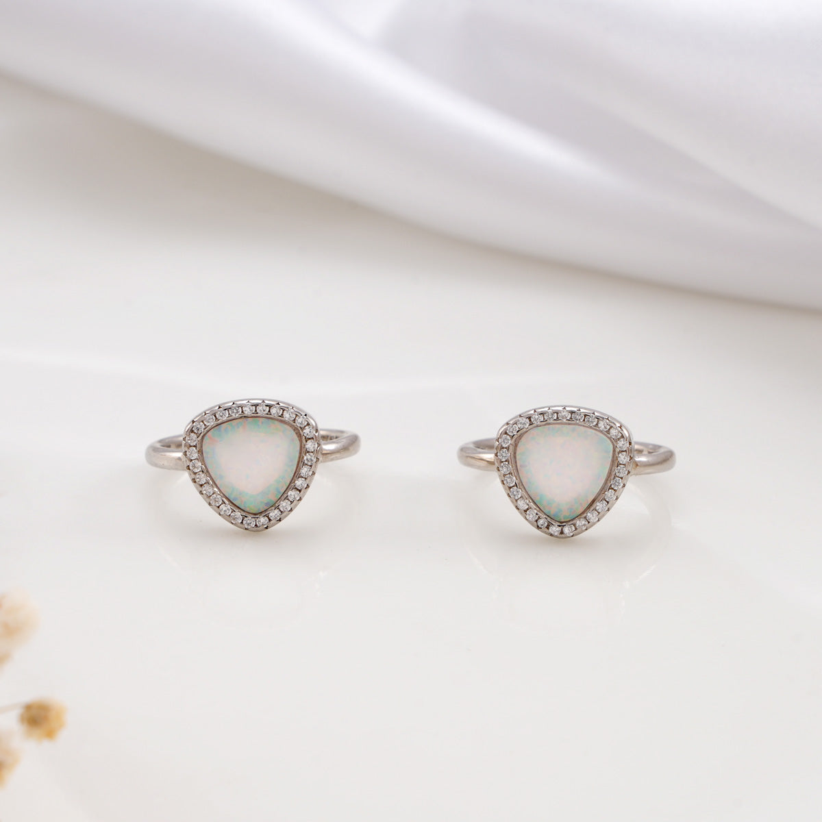 Winking Toe Ring