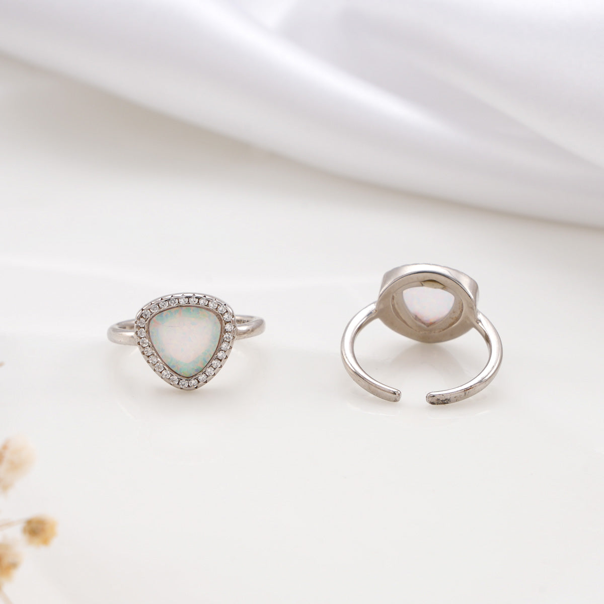 Winking Toe Ring