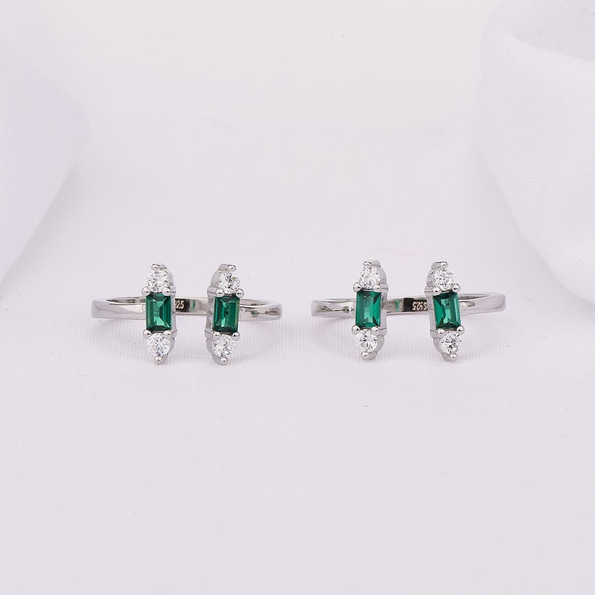 Spark Green Toe Ring