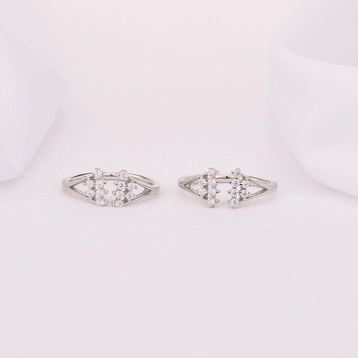 Flora Charm Toe Ring