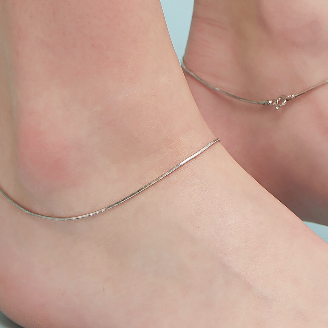 Woman wearing a 925 Sterling Silver snake chain anklet. Minimalist everyday jewellery for women – Zavya