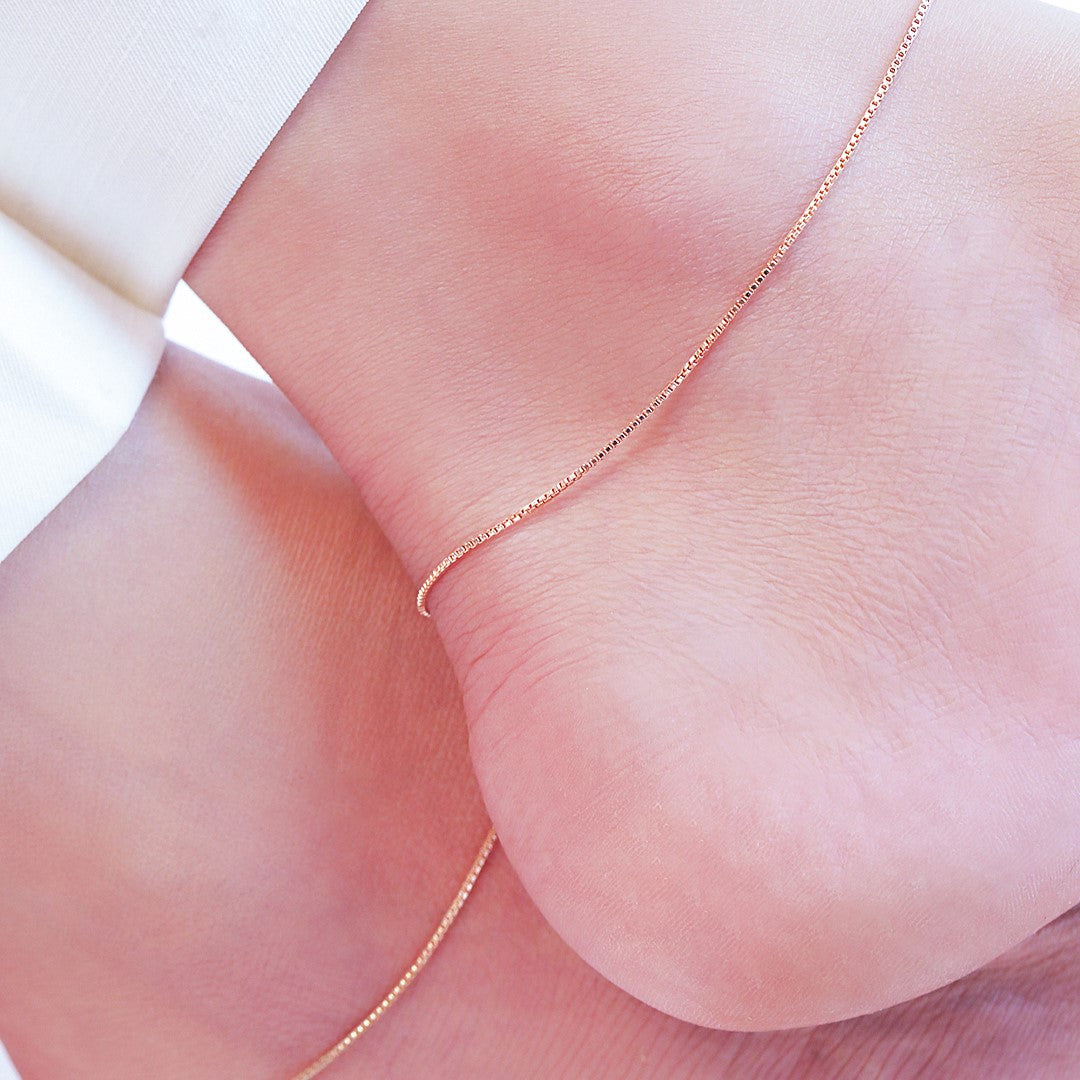 925 Sterling Silver box chain anklet worn on a woman's ankle. Minimalist everyday jewellery for women – Zavya