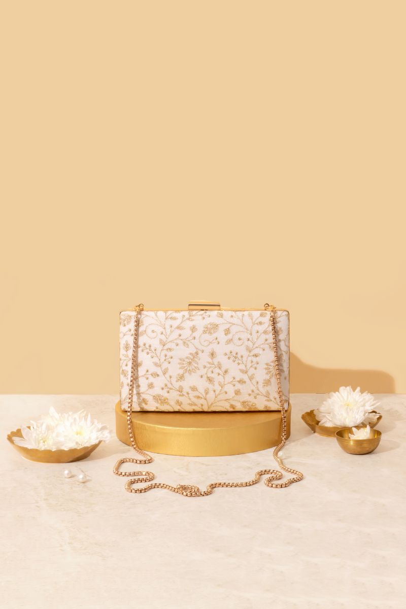 AMYRA - Antari Embroidered Clutch - Off white