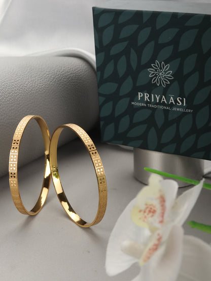 Set of 2 Gold Plated Bangles Set