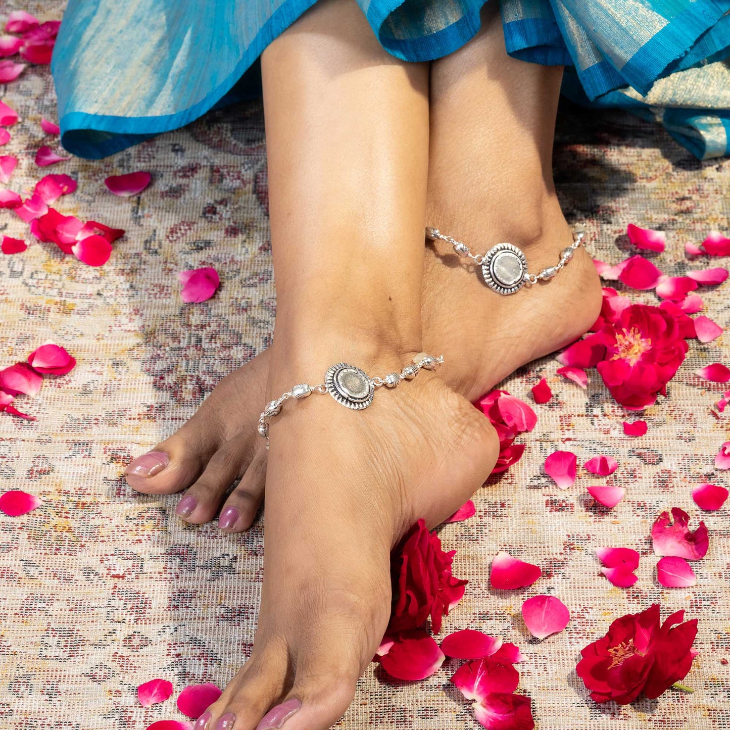 Textured Disc Motif Silver Anklet