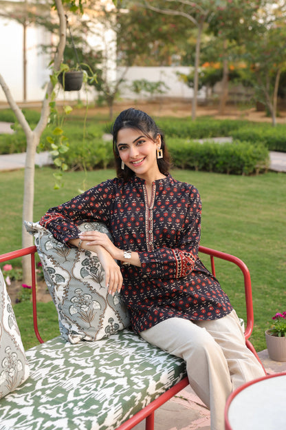 Black mandarin collar printed top