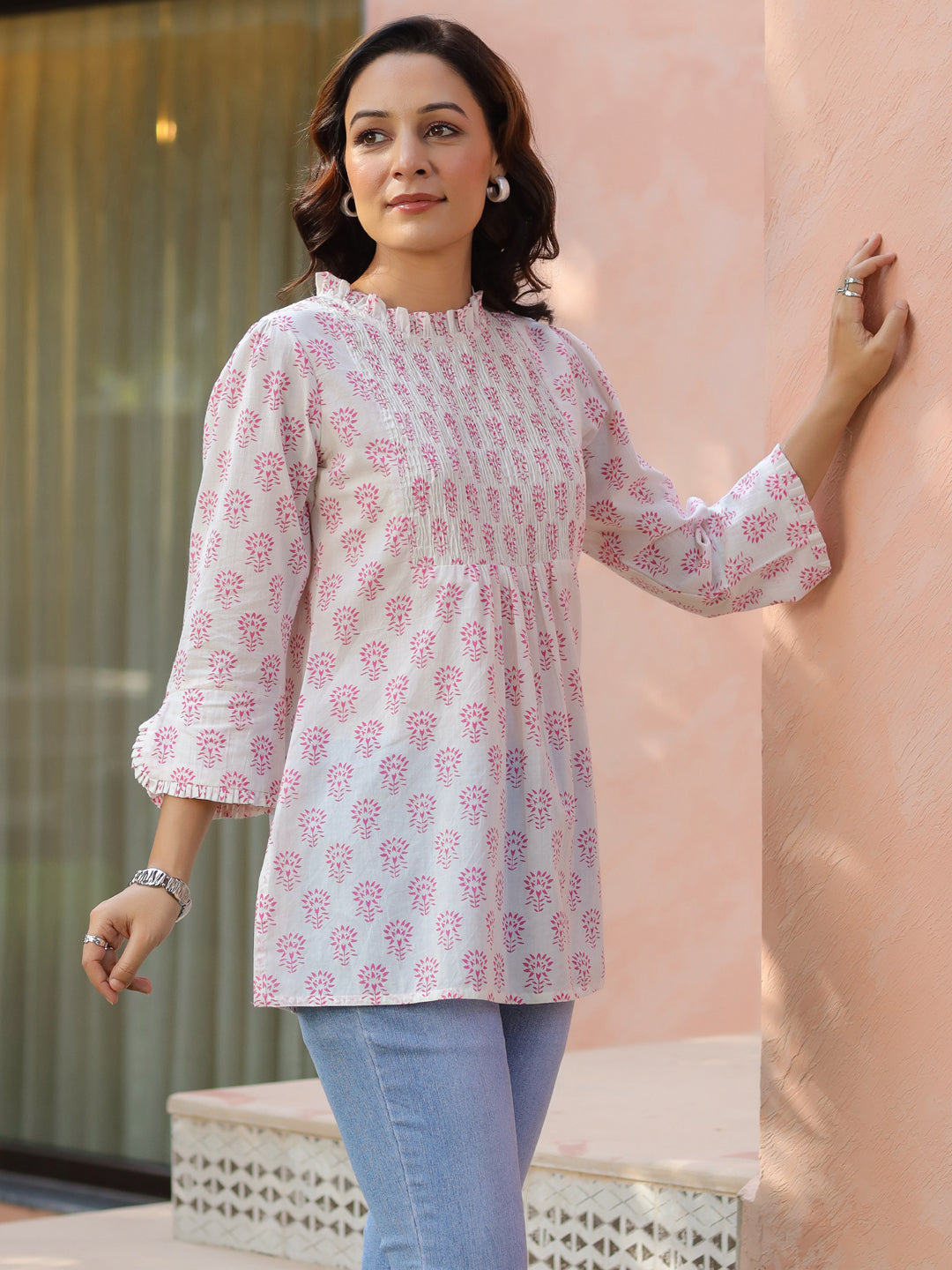 Comfortable A-line cotton top with motifs
