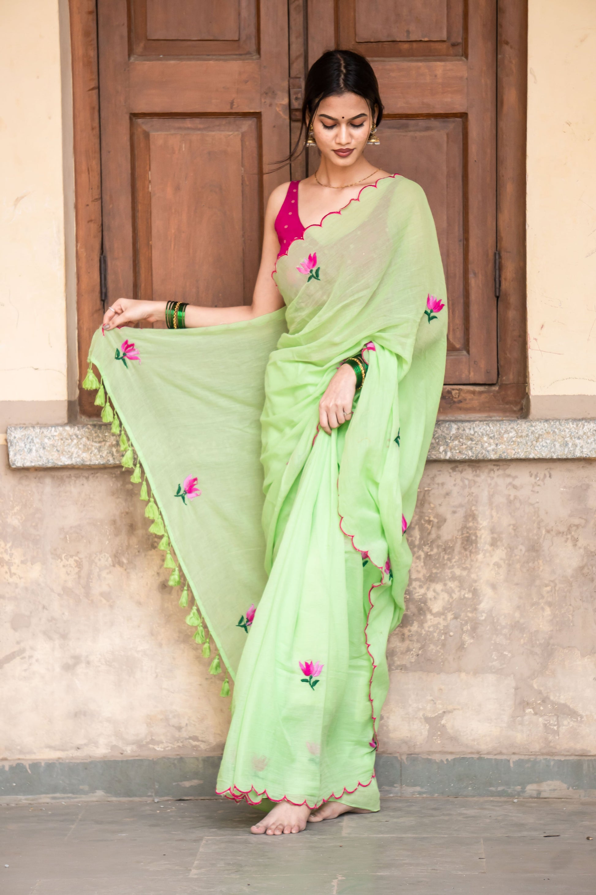 Mul Cotton Saree With Lotus Hand Embroidery