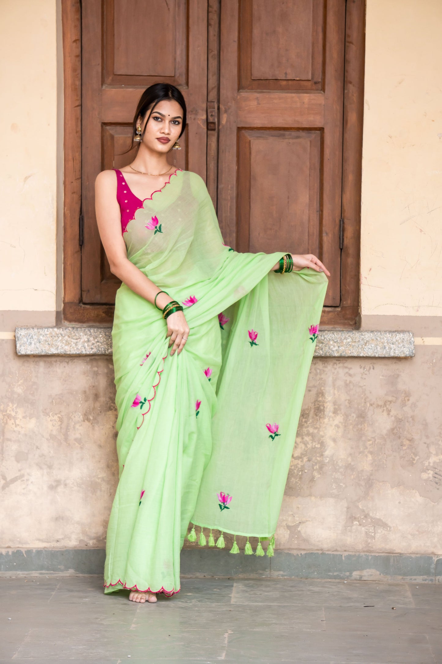 Mul Cotton Saree With Lotus Hand Embroidery