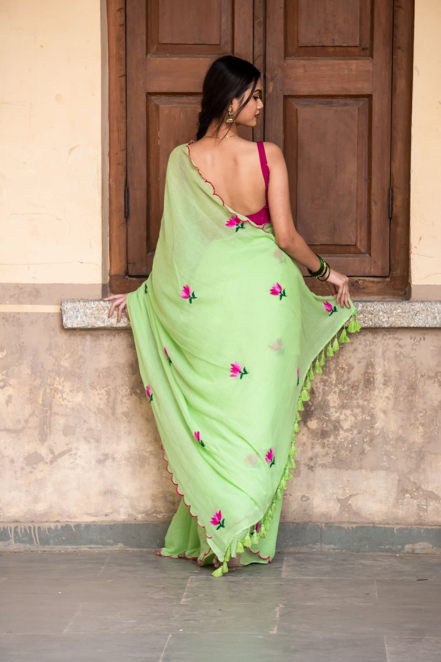 Mul Cotton Saree With Lotus Hand Embroidery