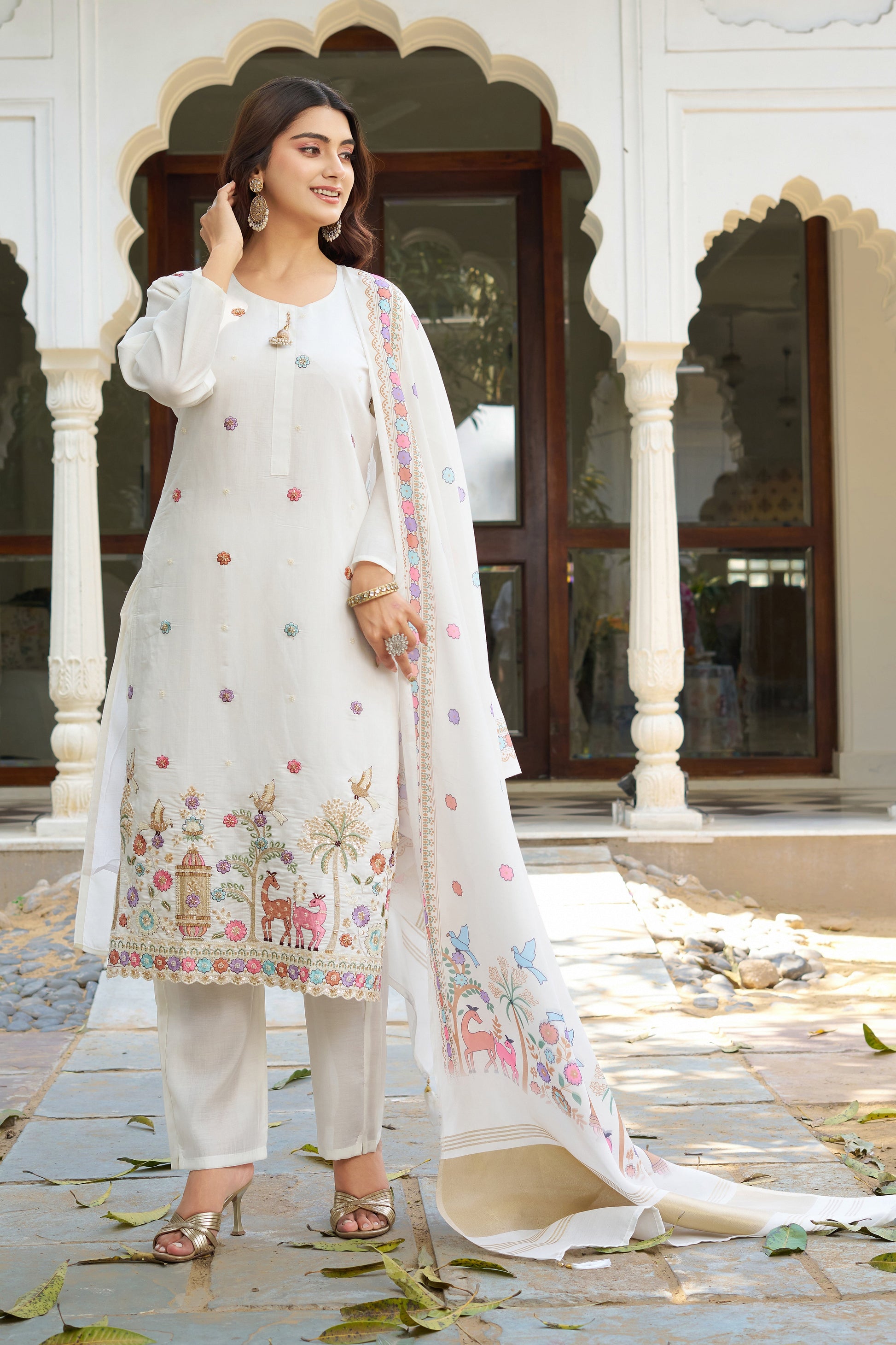 Elegant Off-White Embroidered Kurta Set with Dupatta – Premium Ethnic Wear for Women