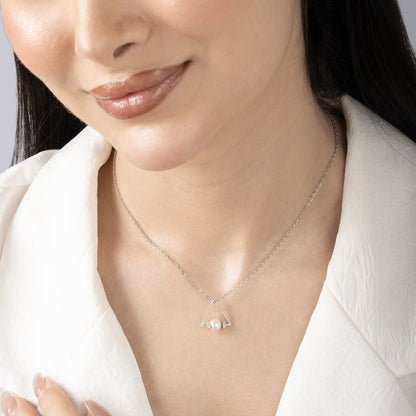 Graceful Triangle Pearl Necklace