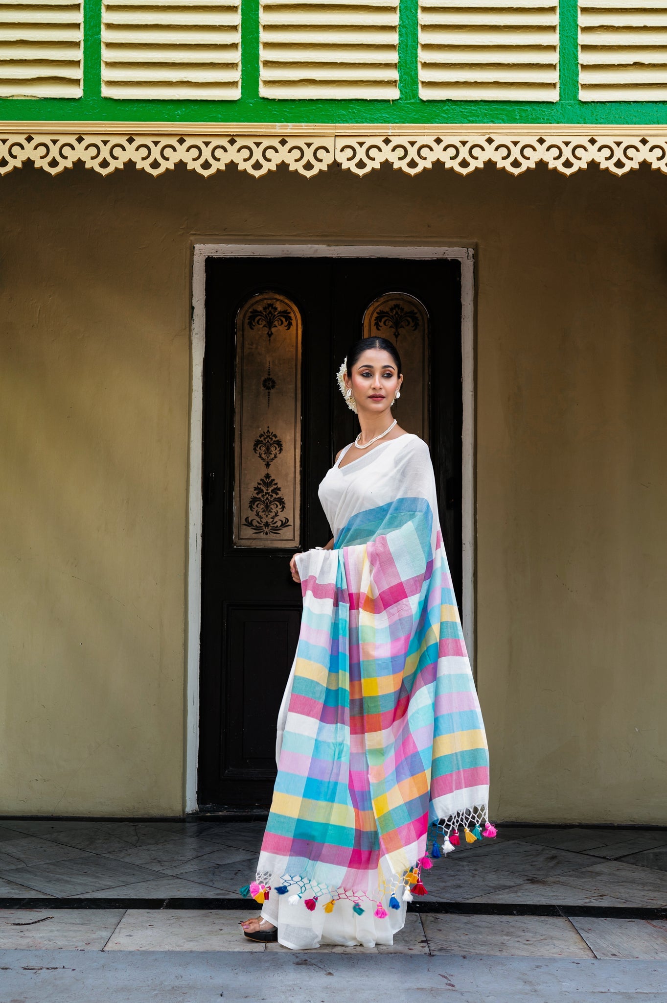 Mul Cotton Saree With White Rainbow Threads