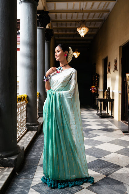 Mul Cotton Saree With Green Ombre Tones Zari