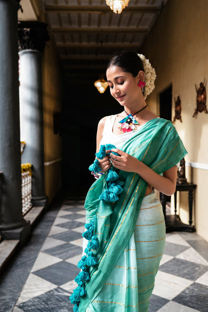 Mul Cotton Saree With Green Ombre Tones Zari