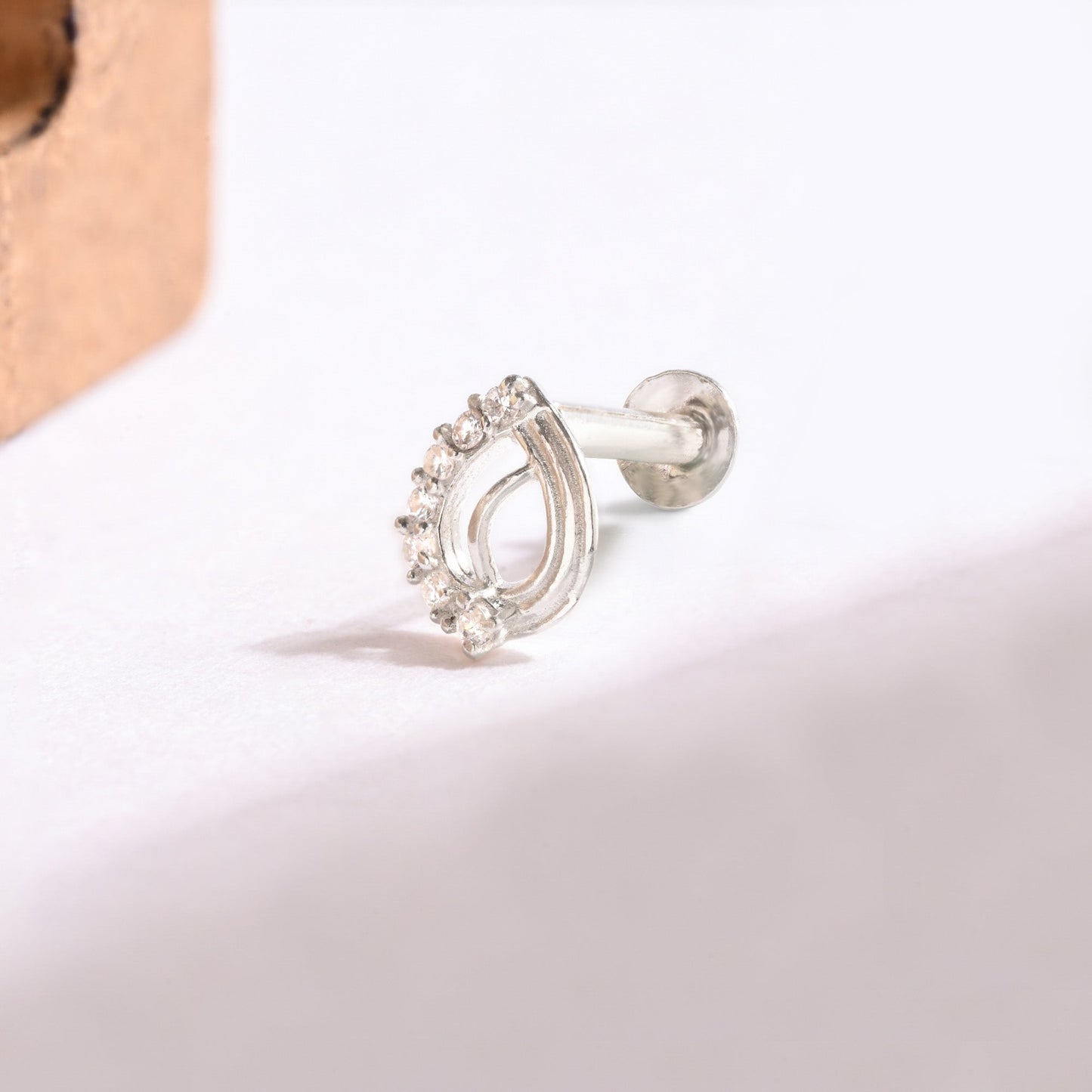 Leaf Curve Silver Nose Pin