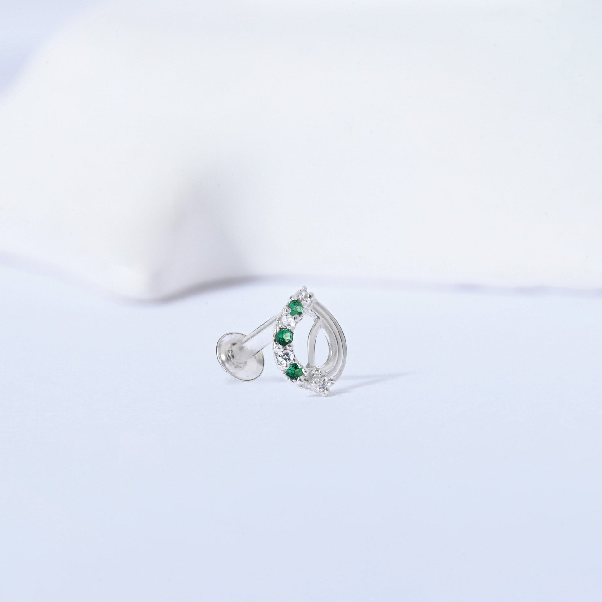 Leaf Curve Silver Nose Pin