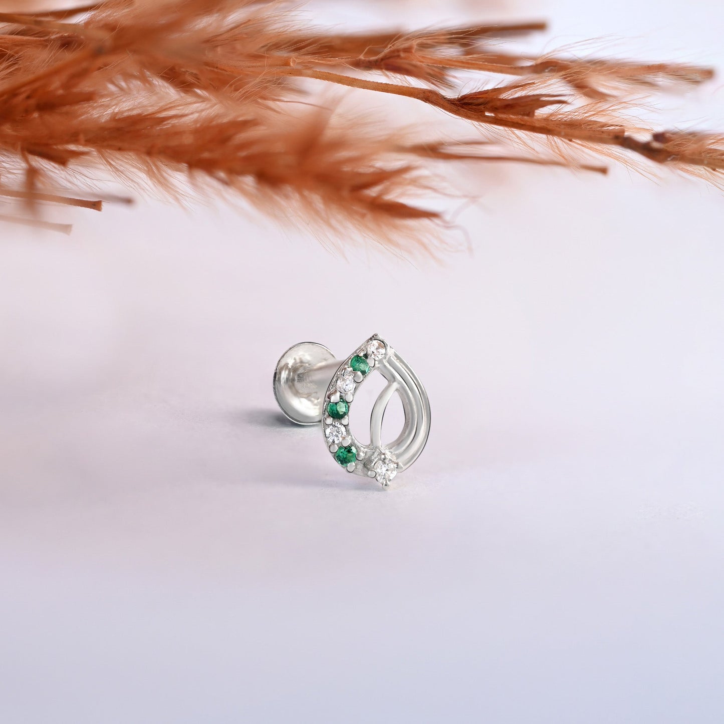 Leaf Curve Silver Nose Pin