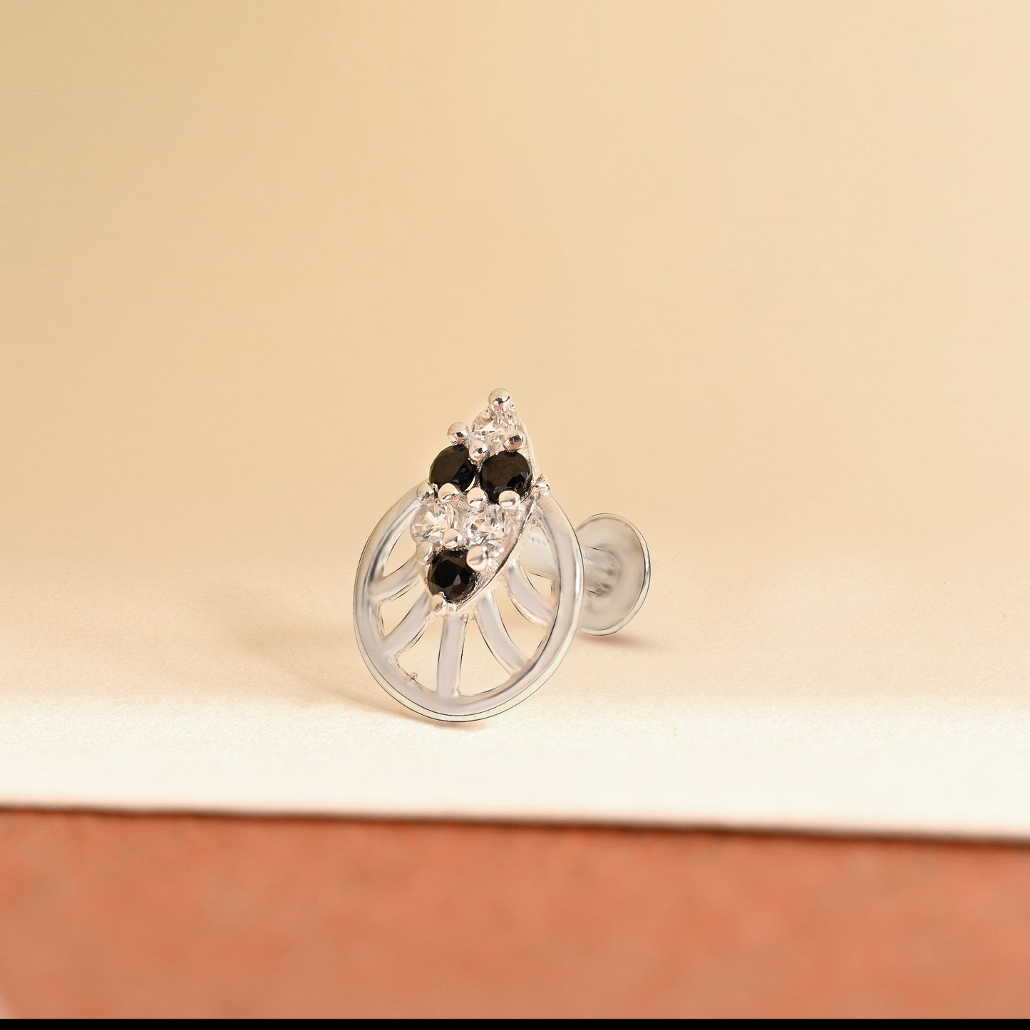 Crest Cluster Silver Nose Pin