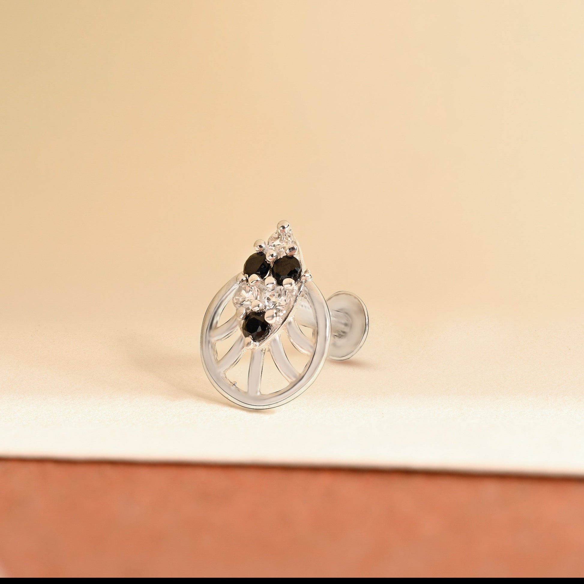 Crest Cluster Silver Nose Pin