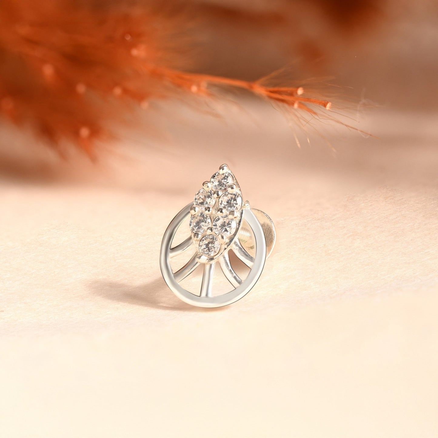 Crest Cluster Silver Nose Pin