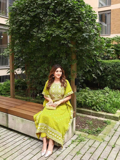 Faux Georgette Zari Embroidery Work Designer Kurti Pant Dupatta Set (Ready to Wear) Ethenika.com