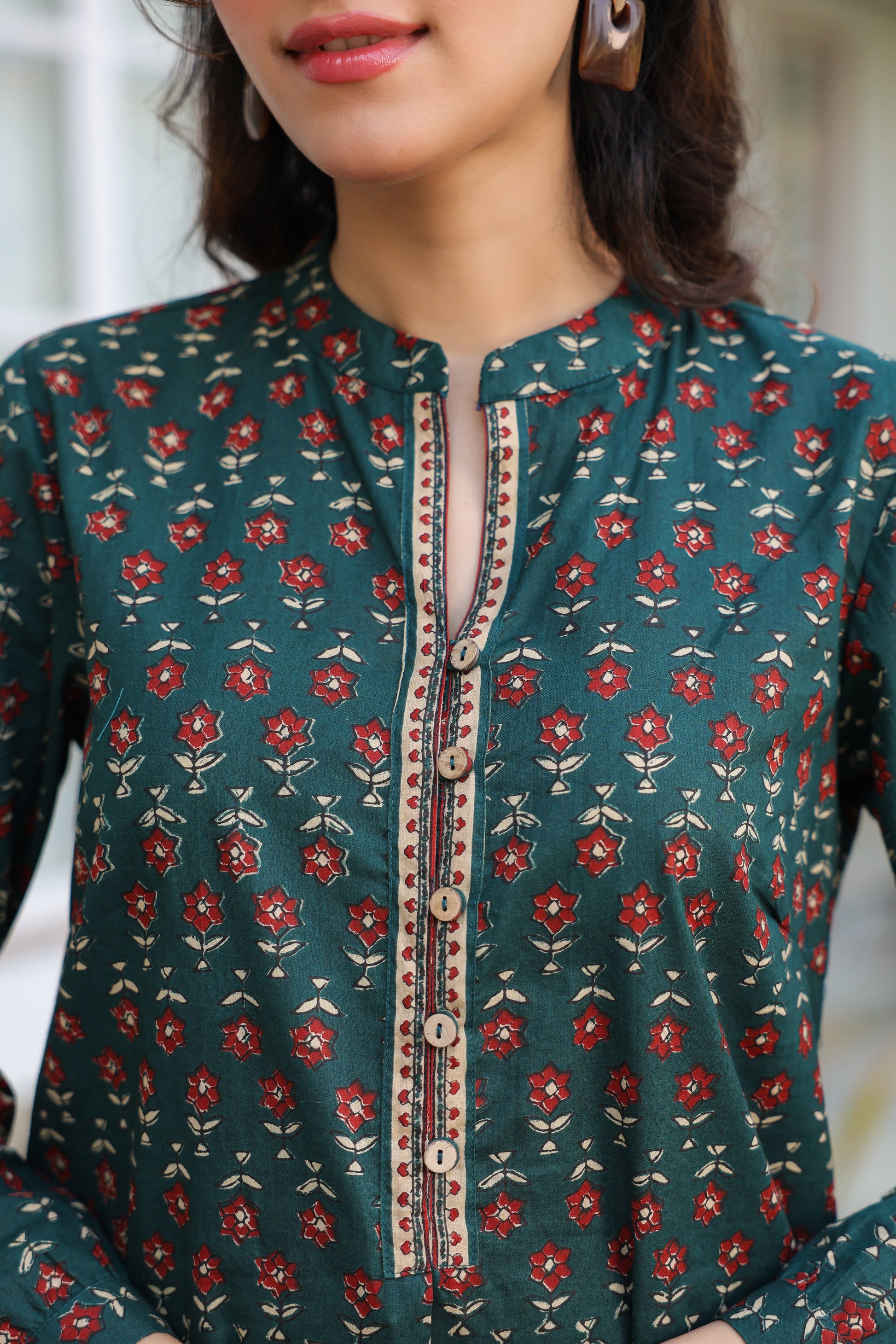 Green cotton top with mandarin collar