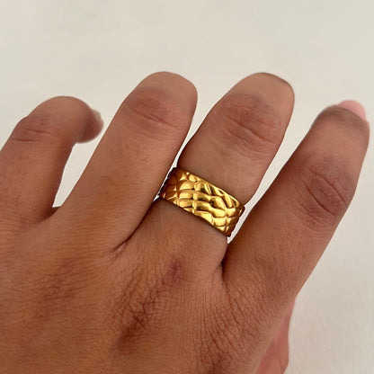 Textura Band Ring