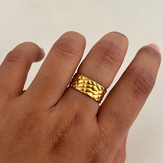 Textura Band Ring