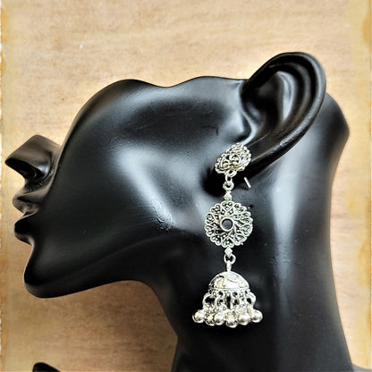 Silver medium size pattern earrings Silver Earrings Ear Rings Earrings ethnic Trincket Jewellry Jewelry Jewellery