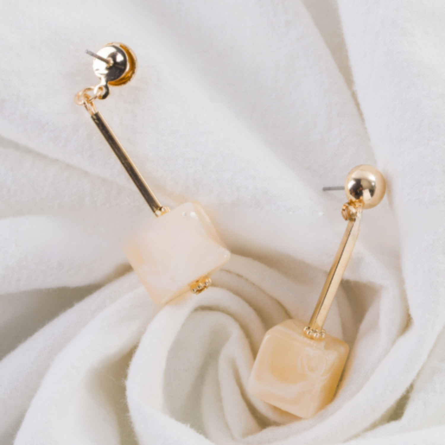 White Box Dangle pin earrings JLT12583