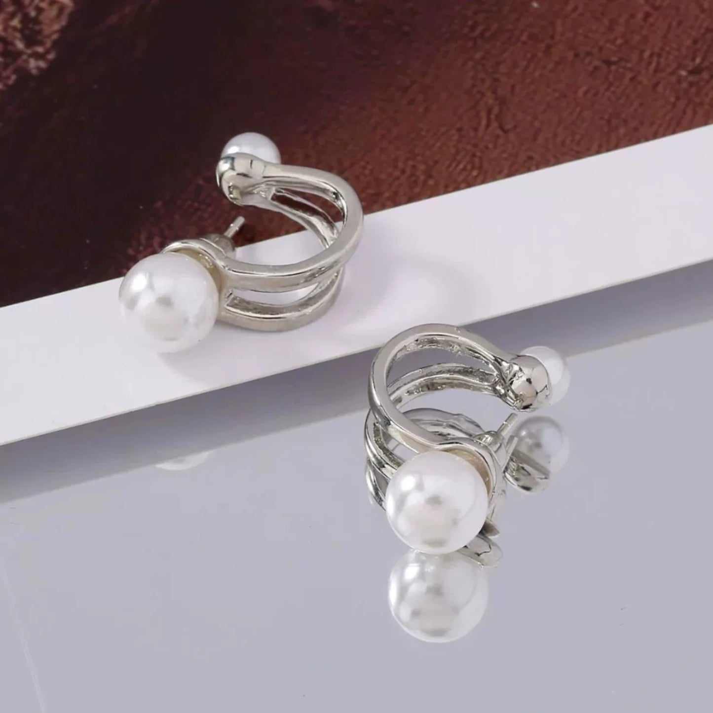 White pearl twisted Pin Earrings JLT13640