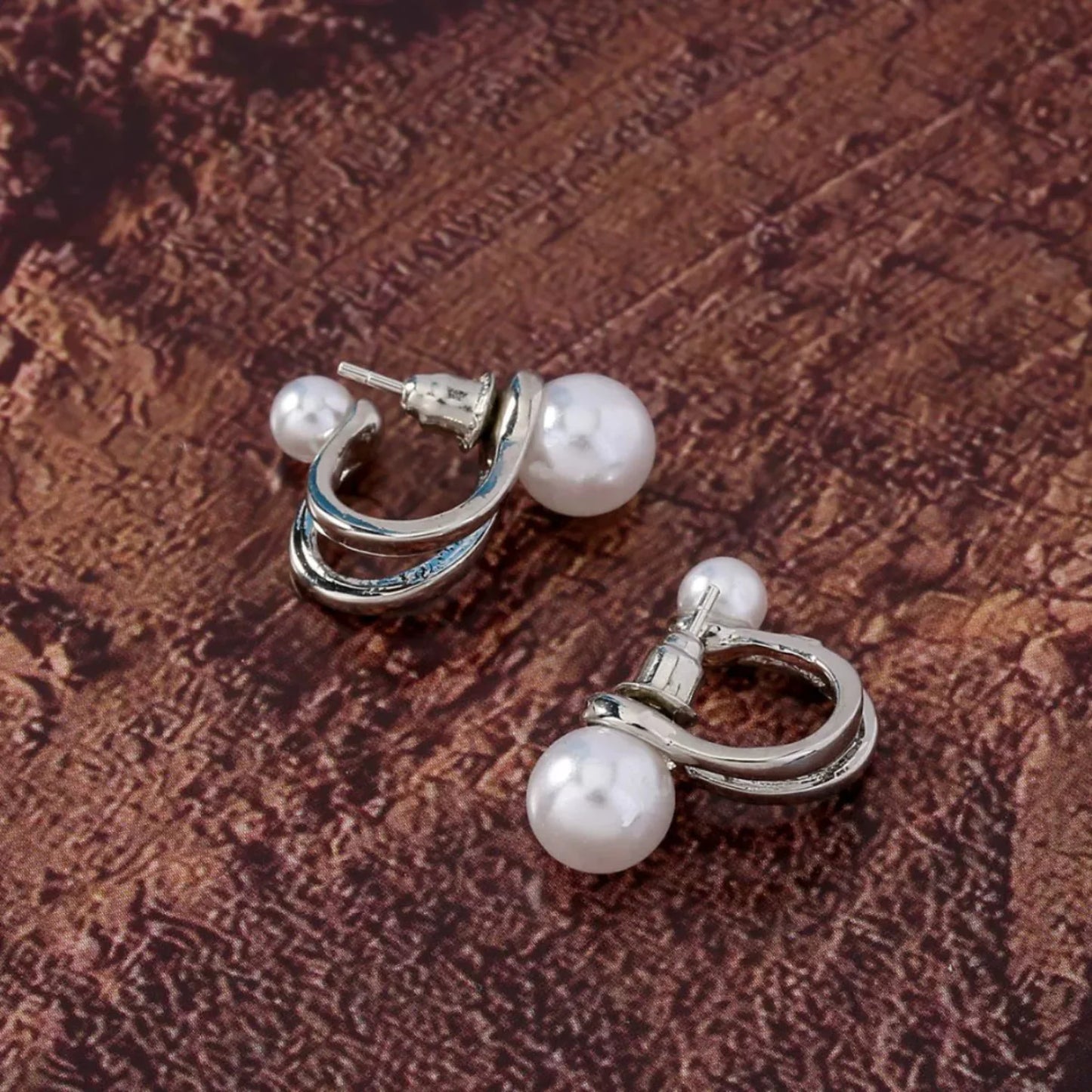 White pearl twisted Pin Earrings JLT13640