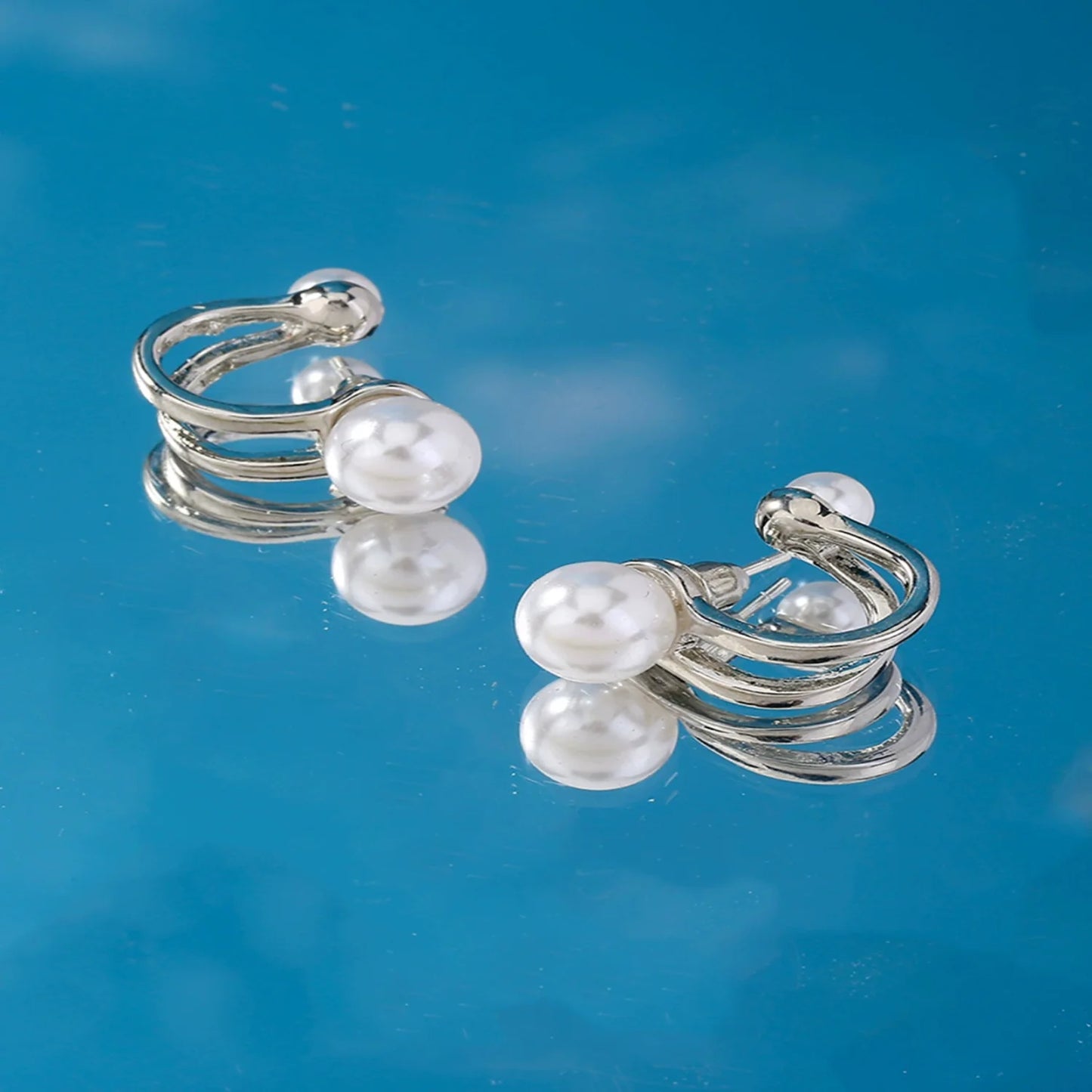 White pearl twisted Pin Earrings JLT13640