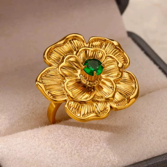 Emerald Center Gold Camellia Ring JLTR0688