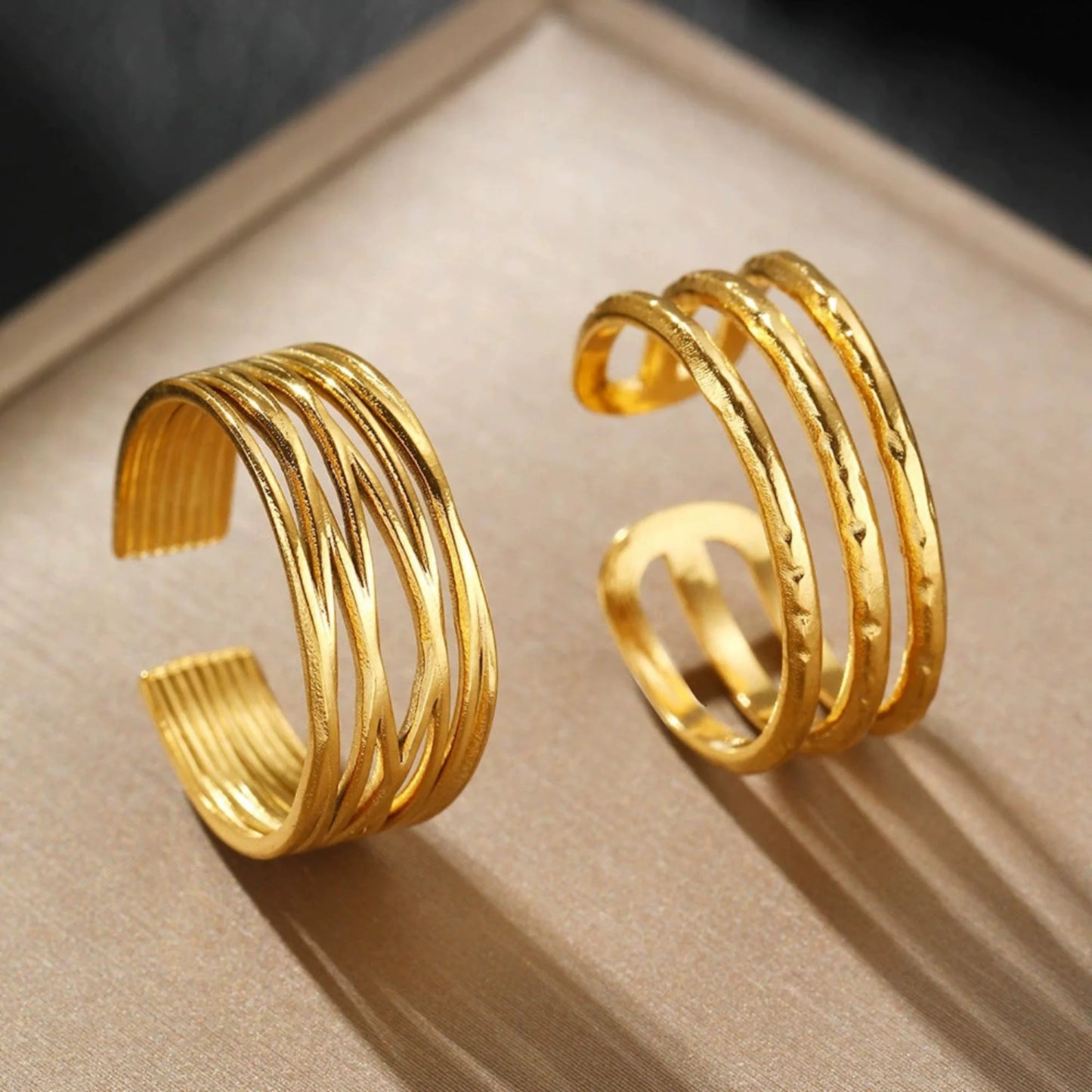 Elegant multi-band gold ring set: hand jewelry JLTR0518