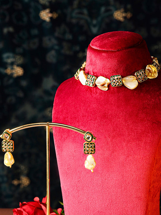 Kundan Green Styles Geometric Pattern Gold Plated Choker Necklace and Drop Earrings Jewellery Set