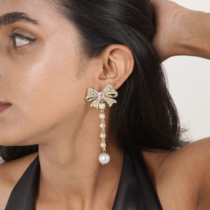 Pearly Present Gold Earring