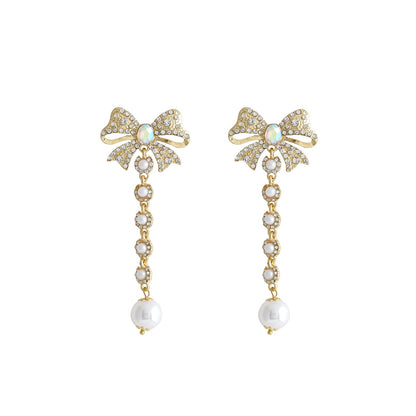 Pearly Present Gold Earring