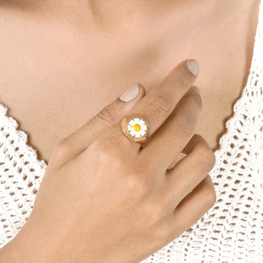 Dainty Daisy Signet Ring