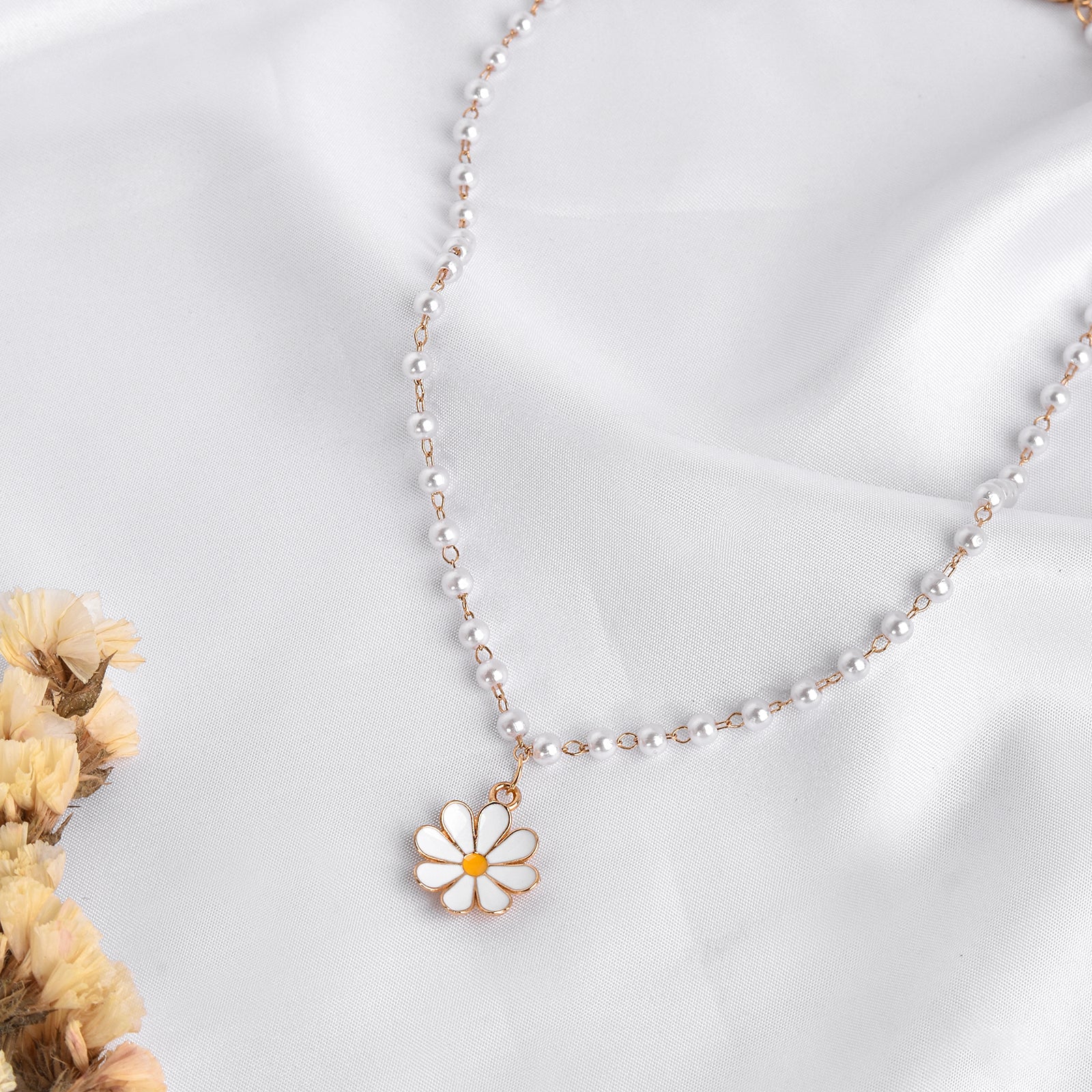 Vega Daisy Pearl Necklace