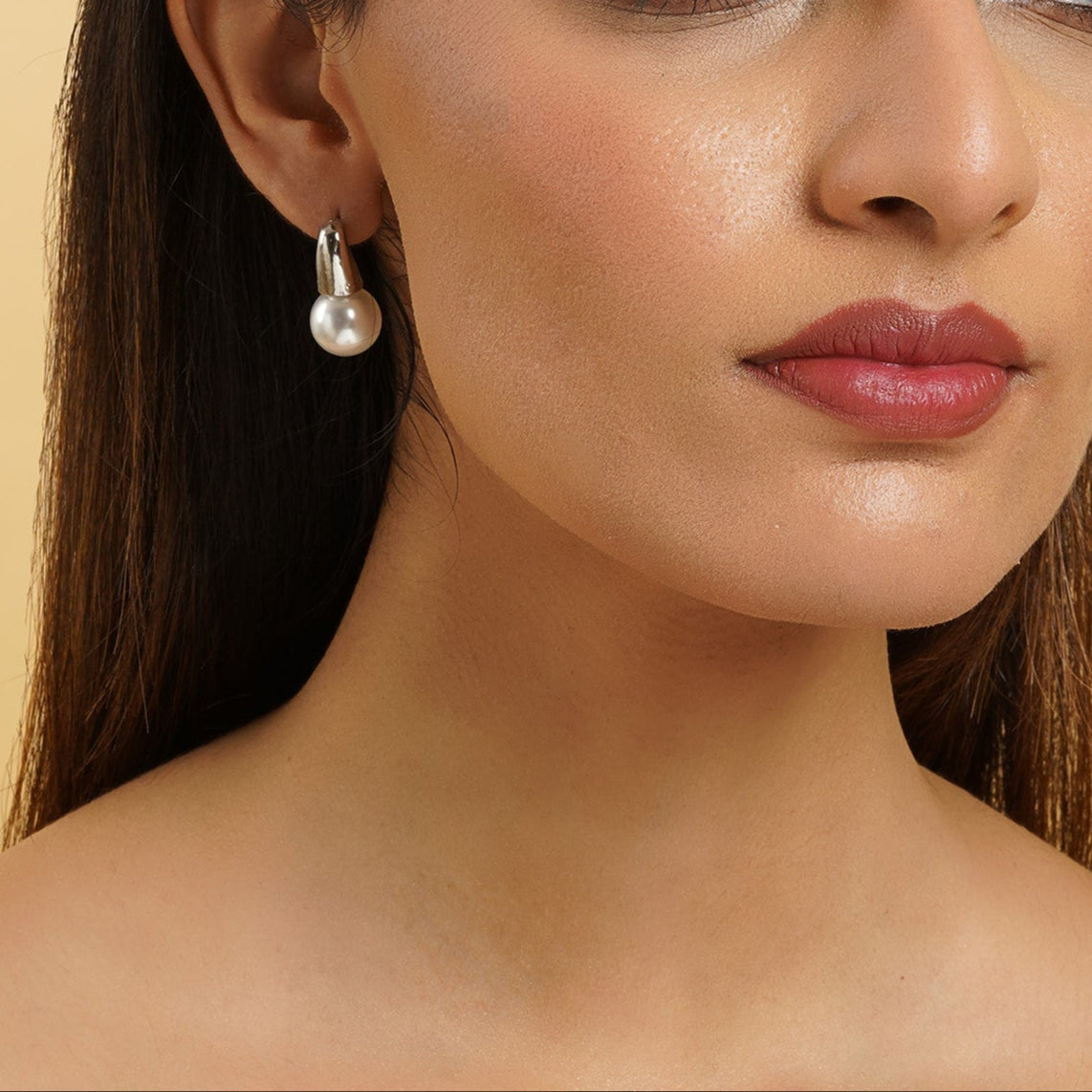 Nari White & Silver Earrings