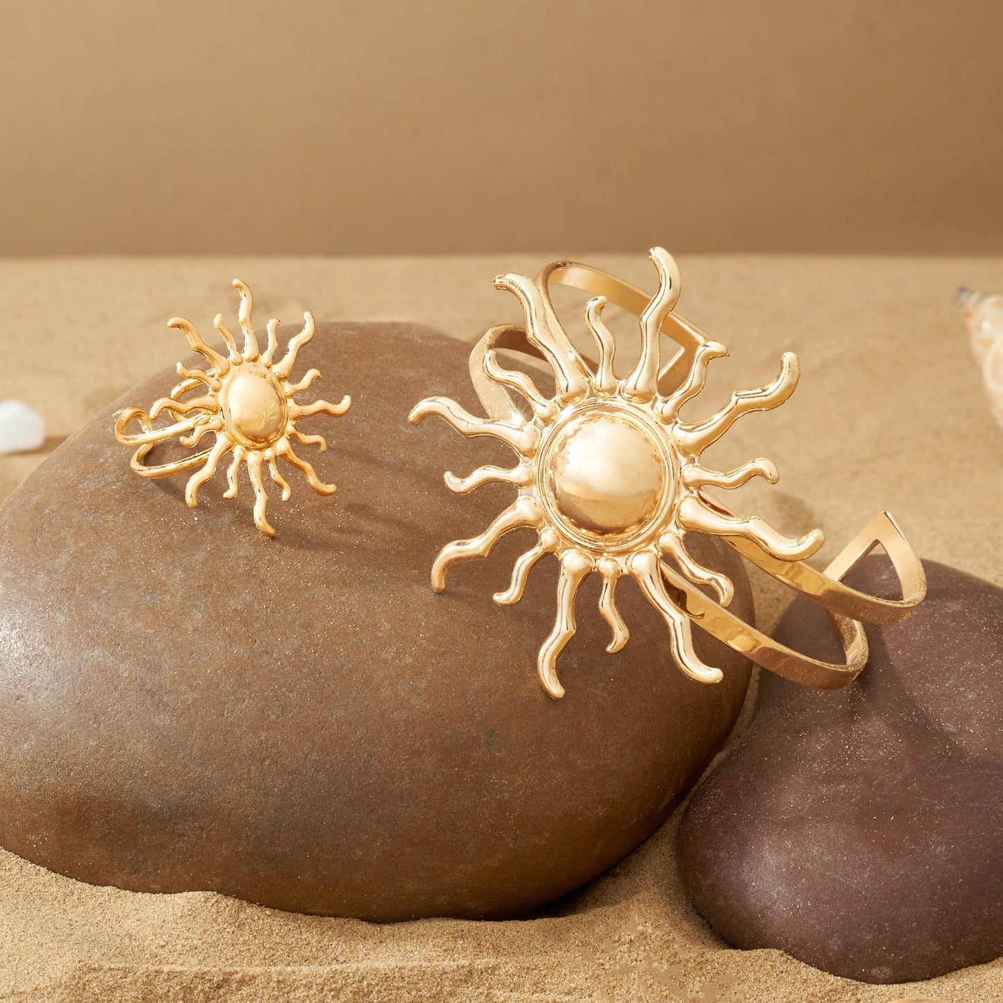 Maribel Gold Seashells Ring and Bracelet Set