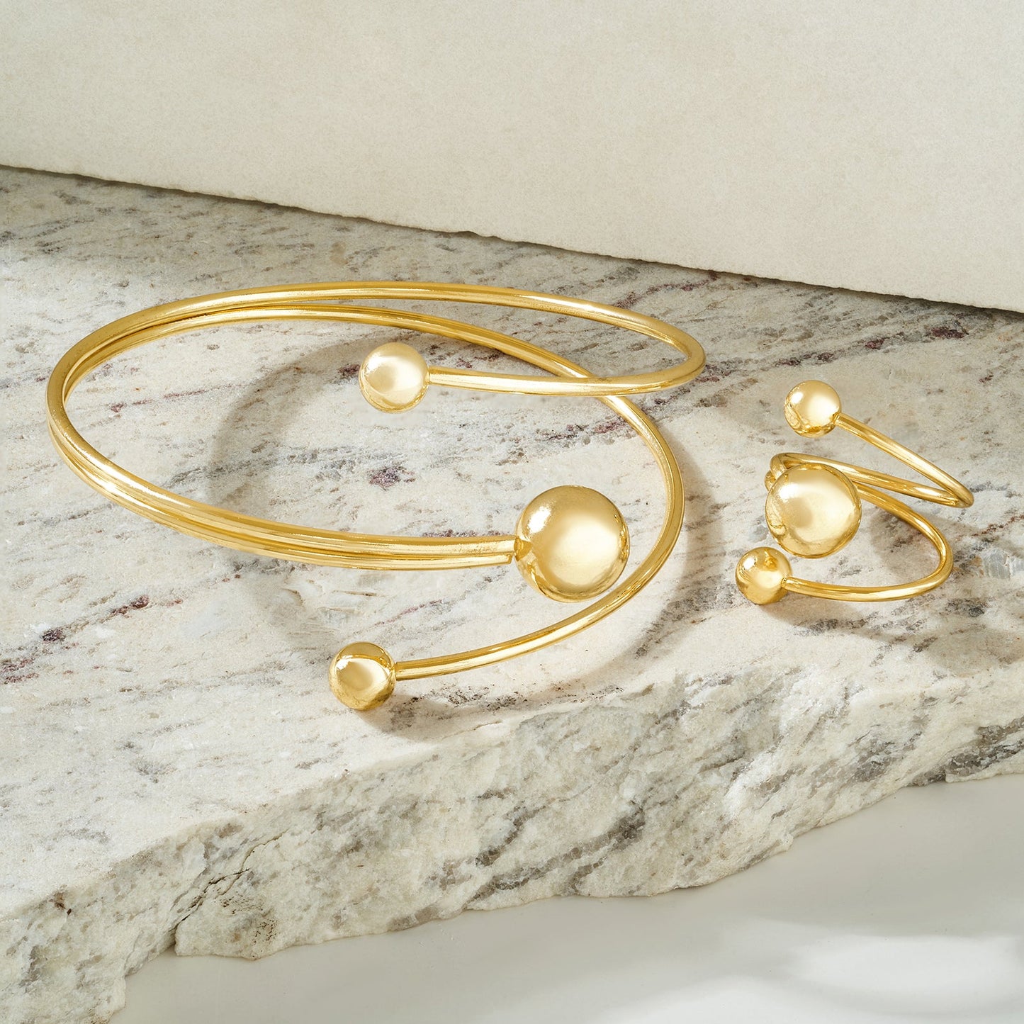 Kaelythi Gold Seashells Bracelet & Ring Set