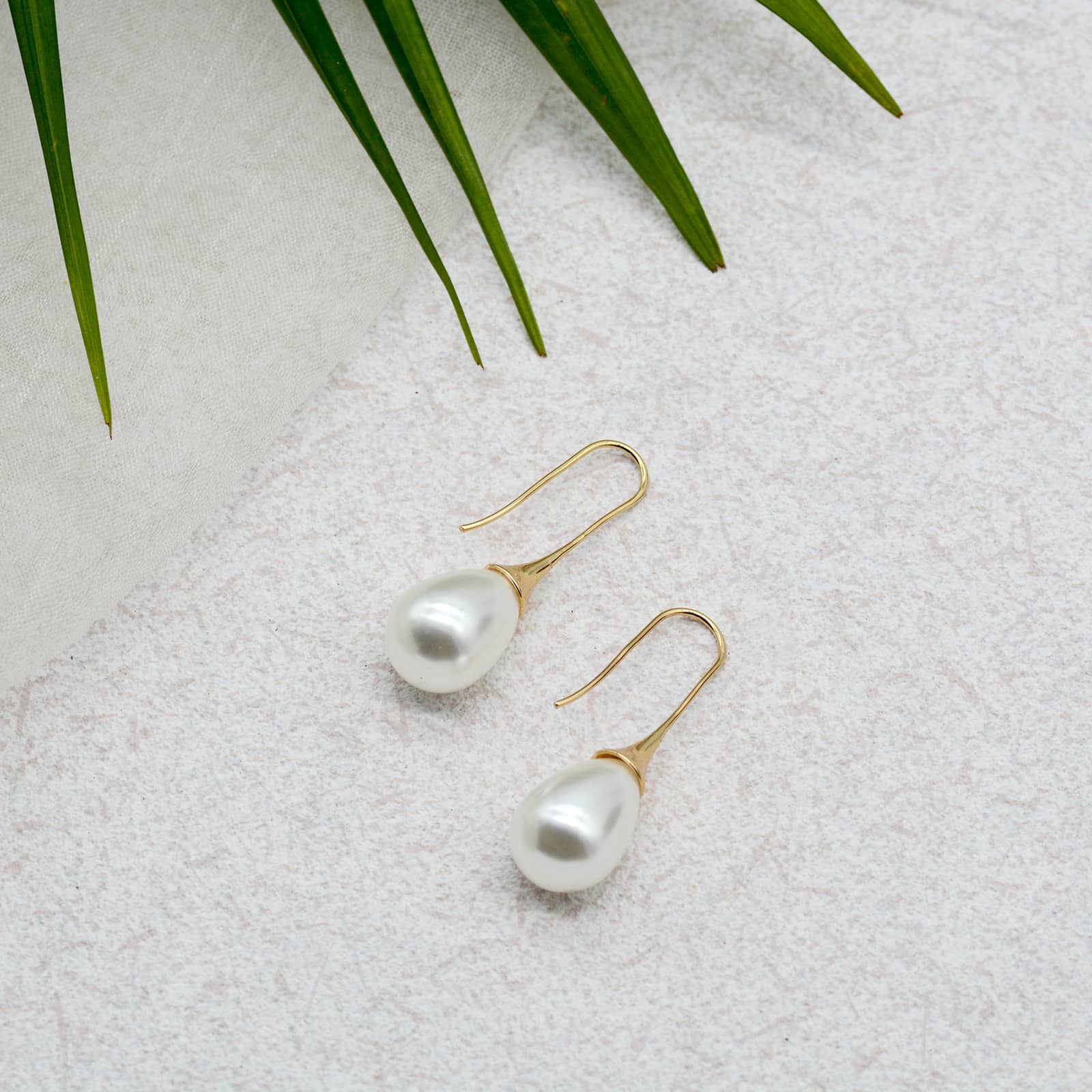 Pearly Gold Earrings - Joker & Witch