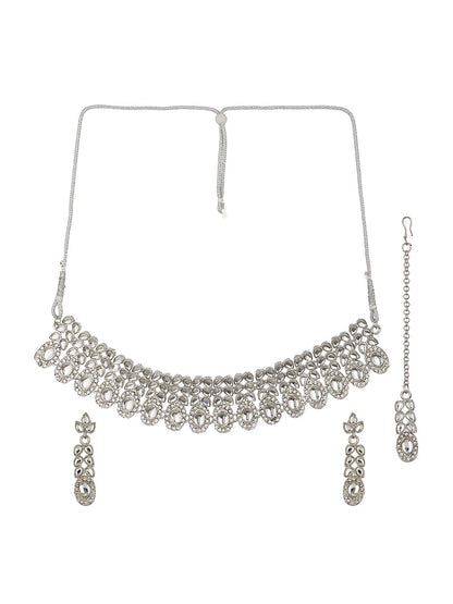Studded Oval Leaves Silver-Plated Choker Jewellery Set with Maangtikka