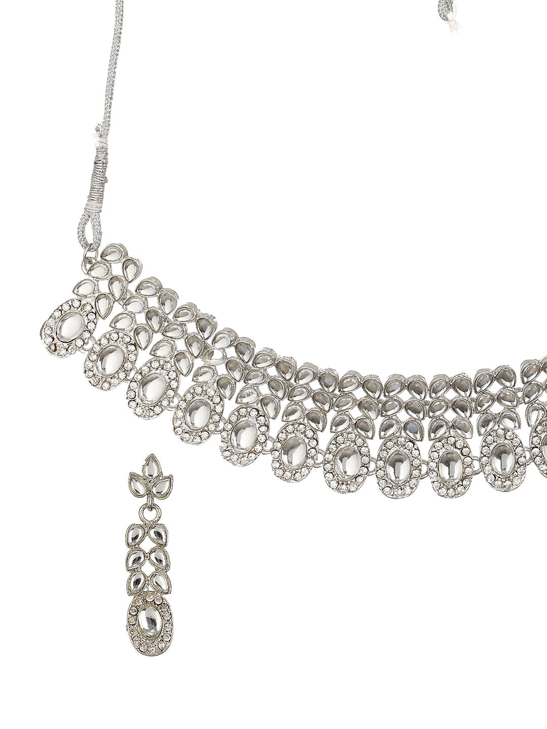 Studded Oval Leaves Silver-Plated Choker Jewellery Set with Maangtikka
