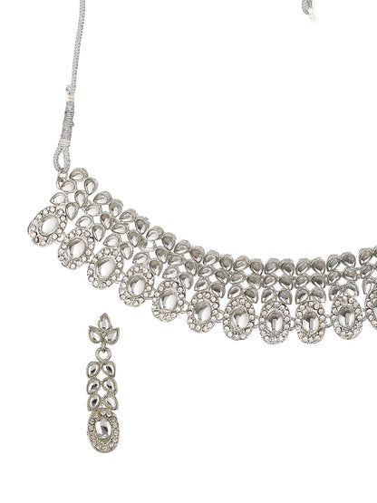 Studded Oval Leaves Silver-Plated Choker Jewellery Set with Maangtikka