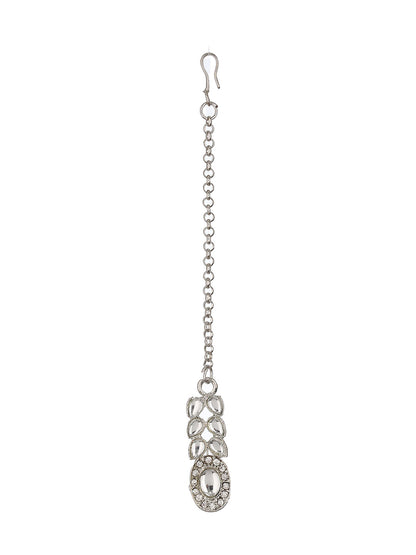 Studded Oval Leaves Silver-Plated Choker Jewellery Set with Maangtikka
